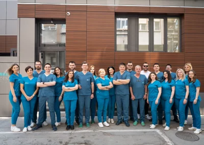 Tim stomatologa ordinacije Branko Dental Tehno ispred ordinacije u Nišu